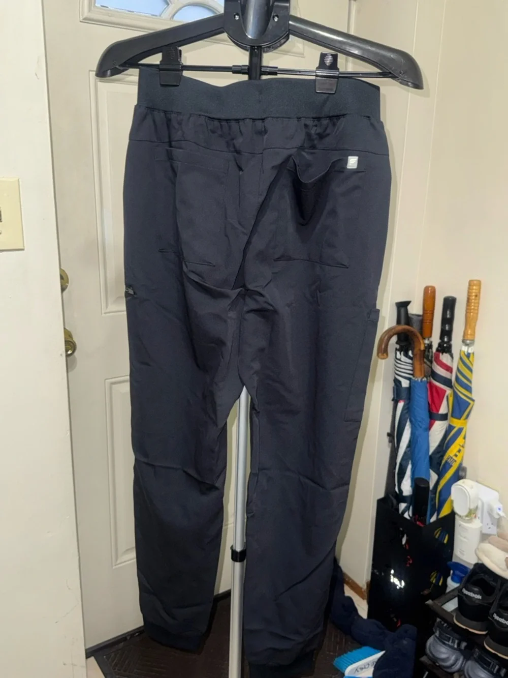 Fabletics I Men’s I All-Shift Scrub Jogger I Black I Size: M I Inseam: 28”